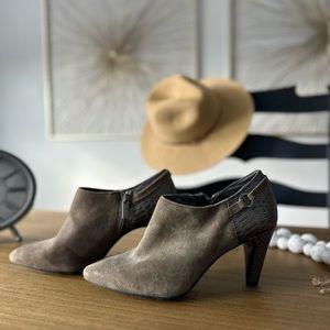 Bandolino size 8 suede leather ankle boot